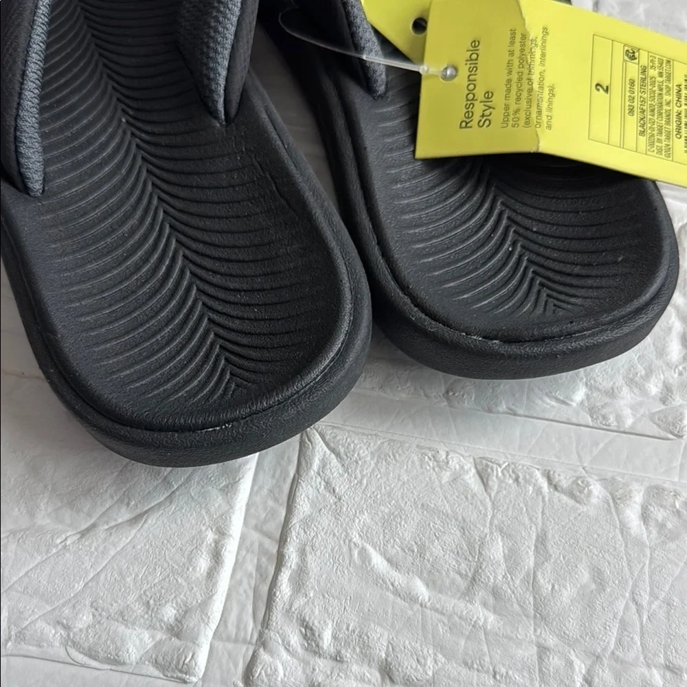 New All In Motion Kids Comfortable Black Flip Flops Size 2 Color Blk